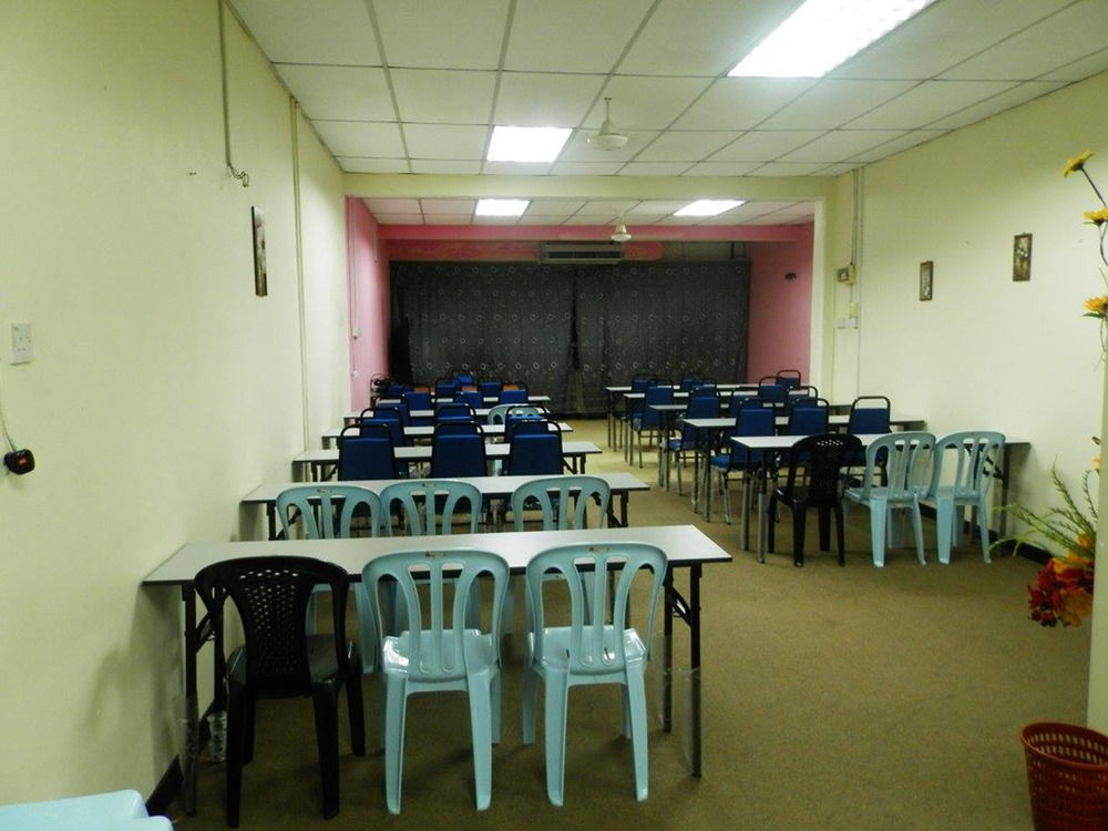 OYO 43962 Ezzy In Hotel Lumut Exterior foto
