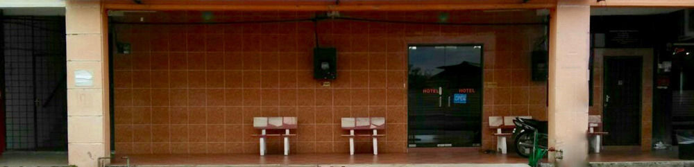 OYO 43962 Ezzy In Hotel Lumut Exterior foto